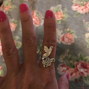 Retired James Avery dove ring